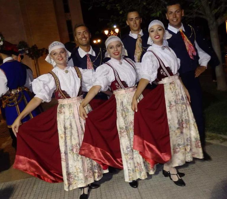 «…στου Ολύμπου την αυλή, τραγουδάμε παραδοσιακούς σκοπούς»