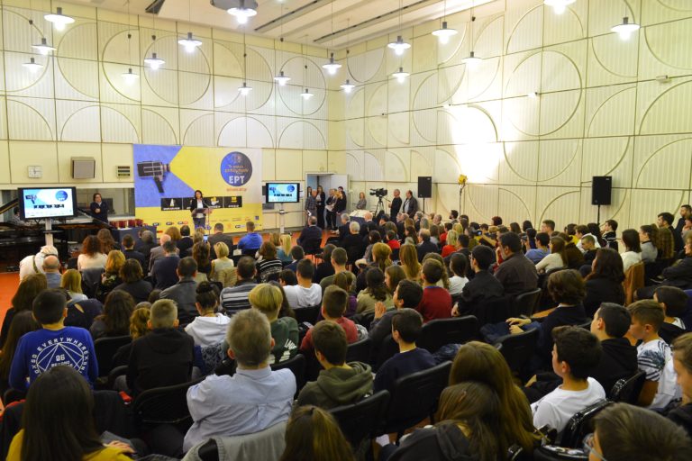 “Τα σχολεία εκπέμπουν στην ΕΡΤ” – Οι βραβεύσεις