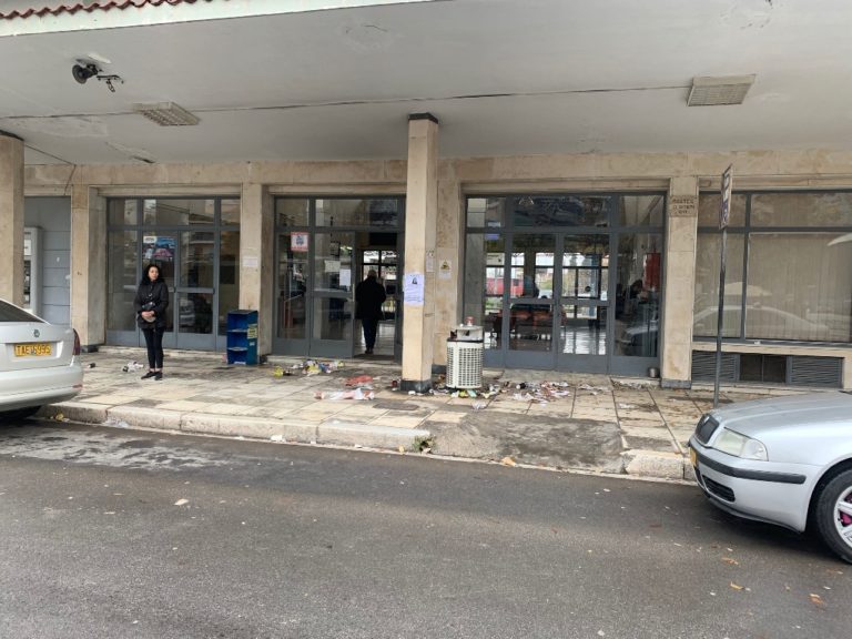 O Δήμος Λαρισαίων για τα σκουπίδια στον ΟΣΕ
