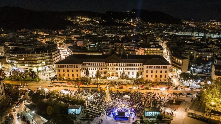 Αδιαχώρητο στα Ιωάννινα από τους επισκέπτες των εορτών