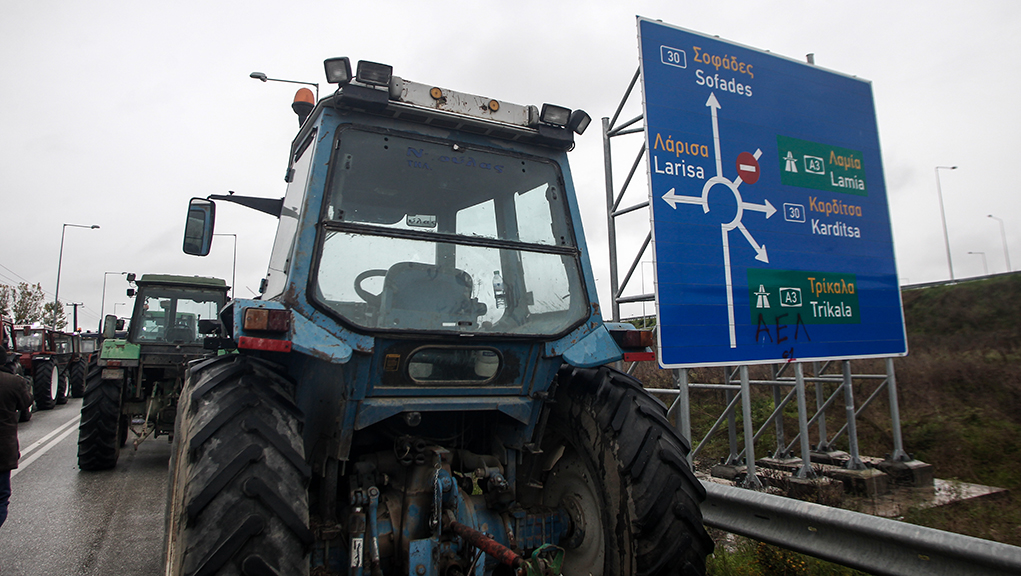 Καρδίτσα: Συμβολικός αποκλεισμός από τους αγρότες του αυτοκινητόδρομου Ε-65