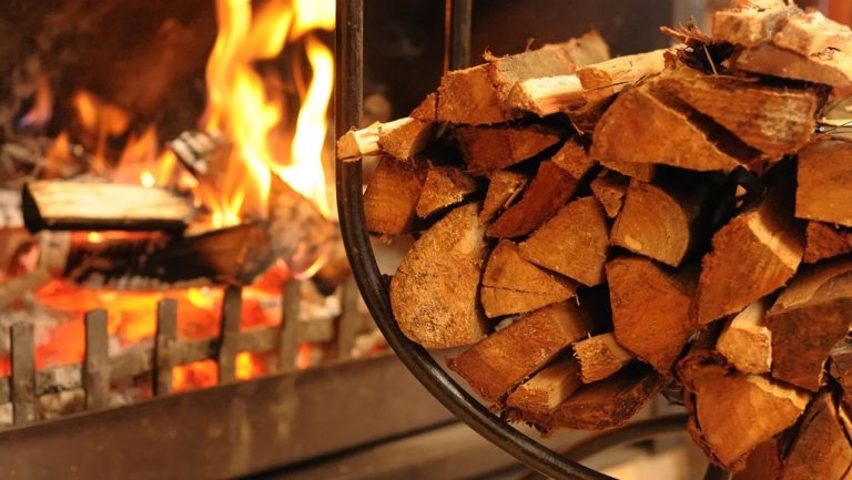 Διανομή ξυλείας θέρμανσης από το δήμο Ηρακλείου