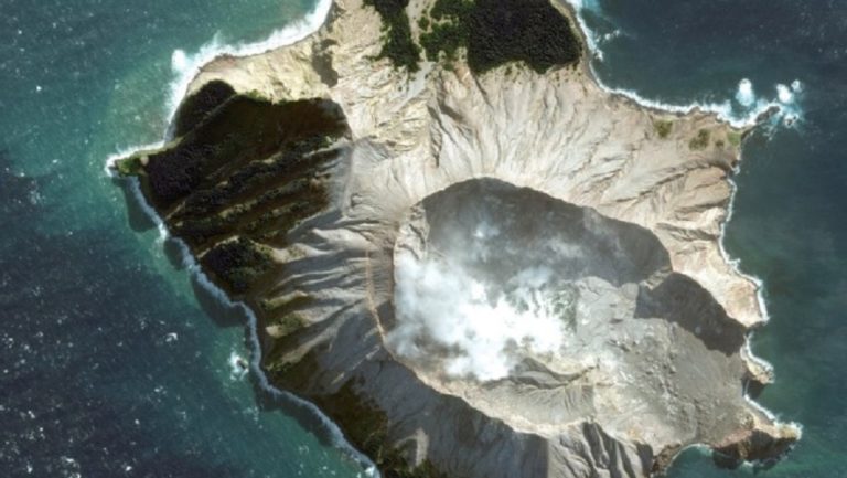 Ν.Ζηλανδία:Φόβοι για νέα ηφαιστειακή έκρηξη-Εννέα σοροί στο Λευκό Νησί
