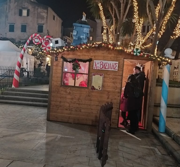 Κέρκυρα: Αλλαγή χρόνου στην πλατεία δημαρχείου