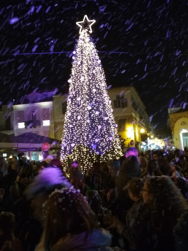 Ναύπλιο:Σε ρυθμούς γιορτινούς με τη φωταγώγηση του δέντρου