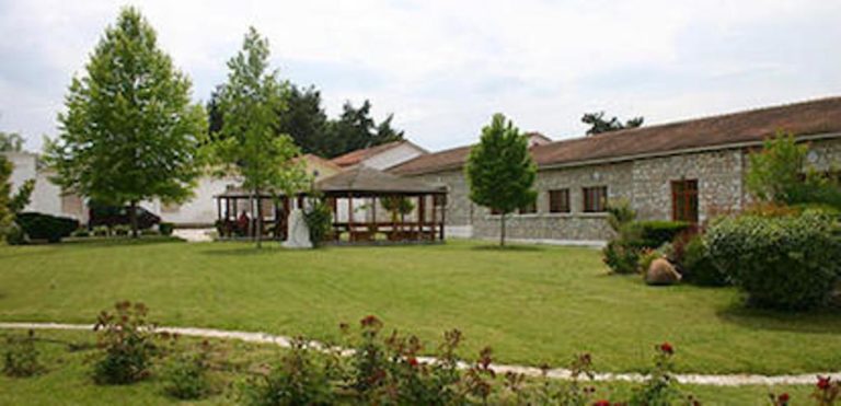 Πασχαλινό Bazaar του Συλλόγου Οικογένειας & Φίλων του ΚΕΘΕΑ ΕΞΟΔΟΣ στη Λάρισα