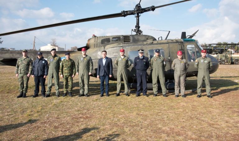 Επίσκεψη Πέτροβιτς στη βάση των ελικοπτέρων εναέριας επιτήρησης συνόρων