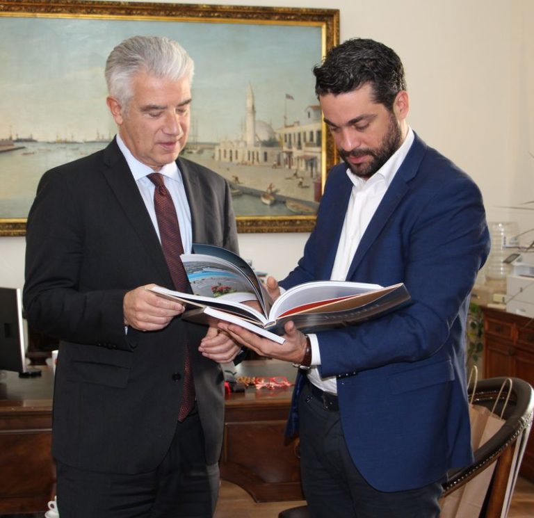 Εθιμοτυπική επίσκεψη του νέου Πρέσβη της Γερμανίας   στον Δήμαρχο Χανίων