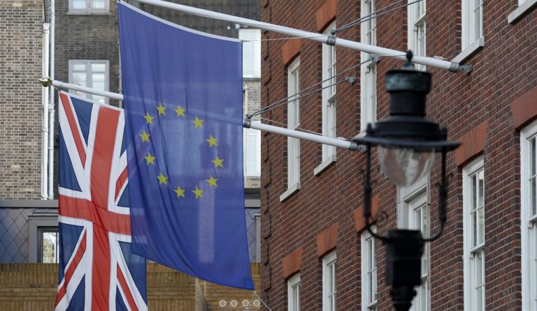 Έρευνα: Μετά το Brexit-Ανησυχία για το μέλλον των ξένων πολιτών στην Βρετανία (video)