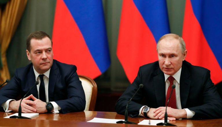 Ρωσία: Παραιτήθηκε σύσσωμη η κυβέρνηση Μεντβέντεφ – Τον Μ. Μισούστιν προτείνει ο Πούτιν για πρωθυπουργό (video)