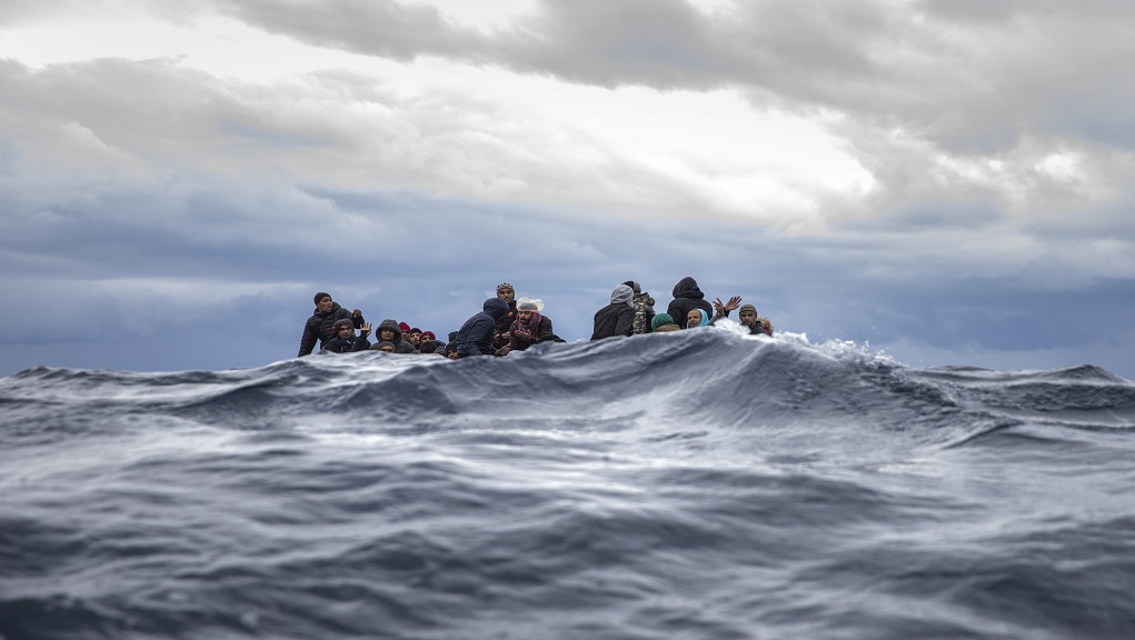 Σχεδόν 500 μετανάστες αναμένουν στη Μεσόγειο λιμάνι αποβίβασης