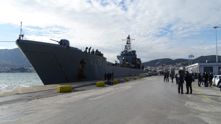 Αρματαγωγά σε Μυτιλήνη και Σάμο για φιλοξενία προσφύγων και μεταναστών
