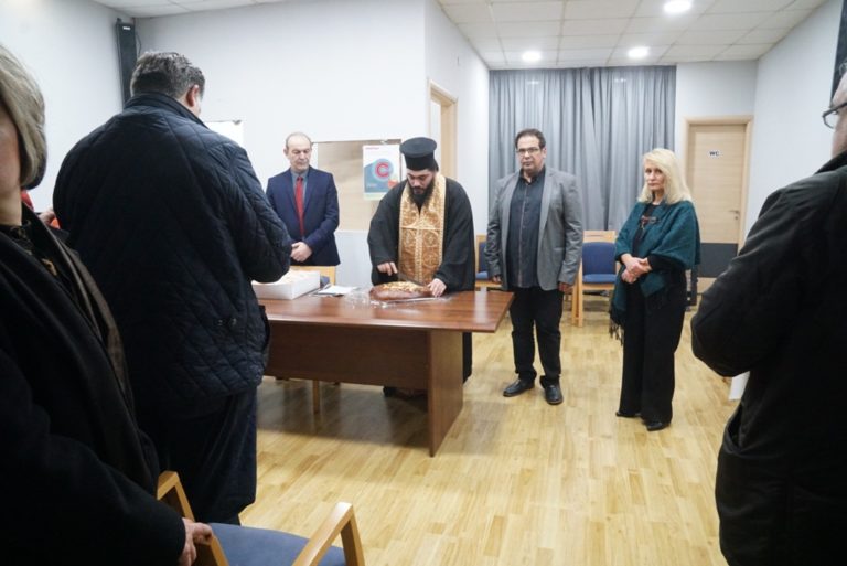 Εκοψε την πίτα της η Ομοσπονδία ΕΒΕ Χίου, το φλουρί στο δάσκαλο!