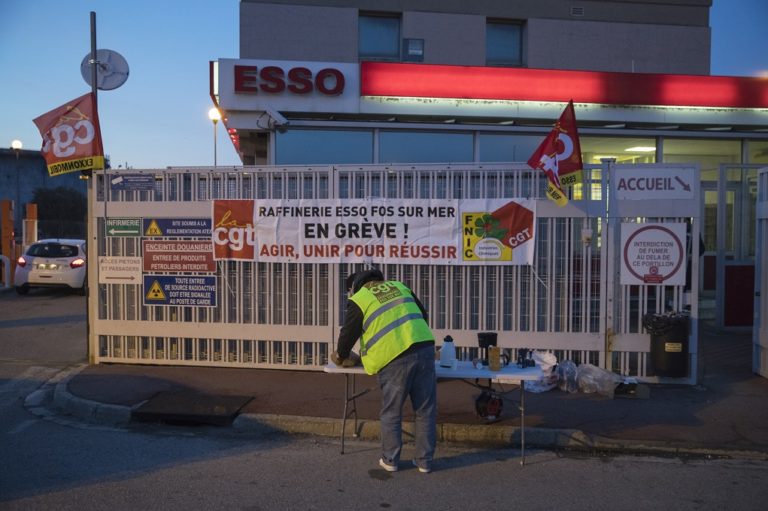 Εν μέσω απεργιών νέος γύρος διαπραγματεύσεων στη Γαλλία για το συνταξιοδοτικό