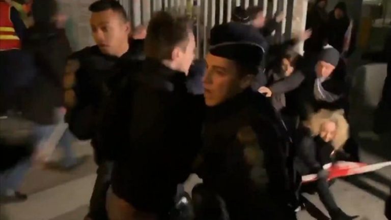 Ανησυχία Μακρόν για “απαράδεκτη συμπεριφορά” Γάλλων αστυνομικών