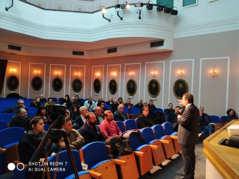 Εξήγησε σε φορείς και κατοίκους το σχέδιο του υπουργείου για το μεταναστευτικό προσφυγικό