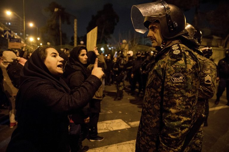 Αντικυβερνητικές διαδηλώσεις στην Τεχεράνη για την από «λάθος» κατάρριψη του ουκρανικού αεροσκάφους