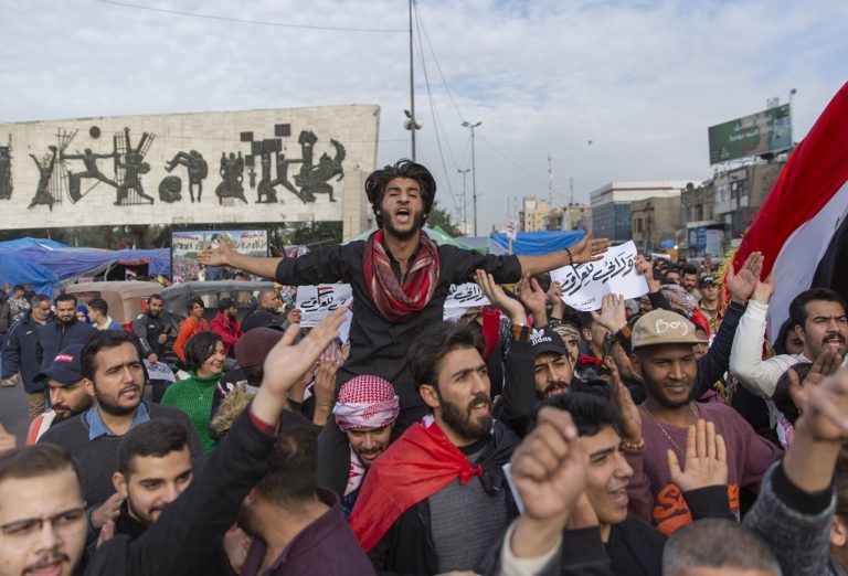 Χιλιάδες διαδηλωτές κατά της αμερικανικής παρουσίας στο Ιράκ