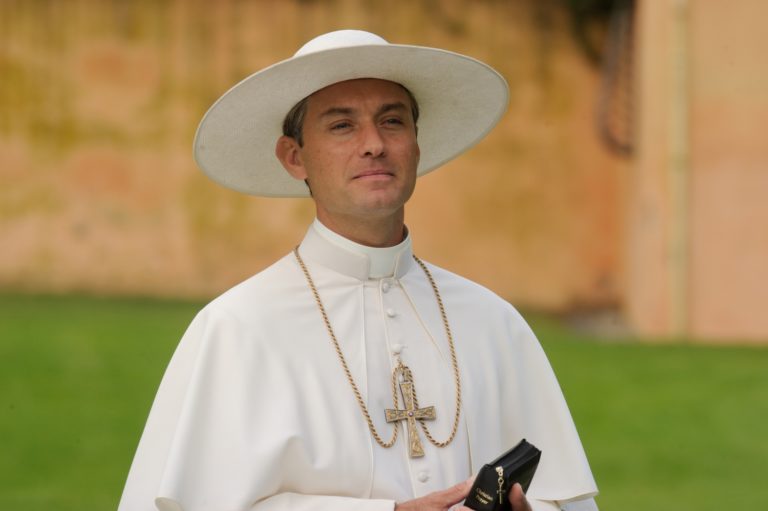 «The Young Pope» – Η εξαιρετική σειρά με τον Τζουντ Λο στην ΕΡΤ1