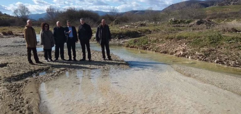 Αυτοψία κλιμακίου του Περιφέρειας για την μόλυνση στον Τιταρήσιο ποταμό