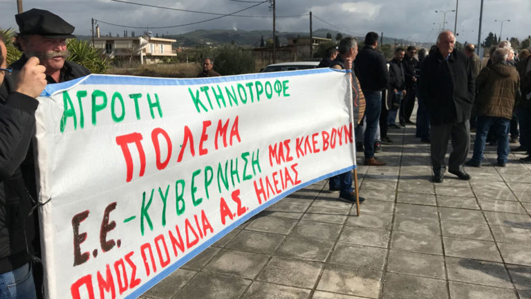 Οι αγρότες συνεχίζουν τη Δευτέρα