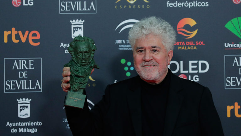 Θρίαμβος για τον Πέδρο Αλμοδόβαρ στα ισπανικά κινηματογραφικά βραβεία “Γκόγια” (video)
