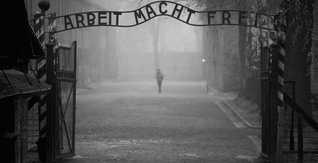 auschwitz-i-1050x540