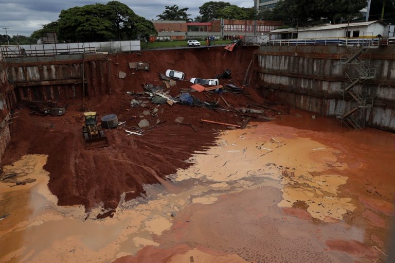 Φονικές πλημμύρες με 52 νεκρούς στη Βραζιλία