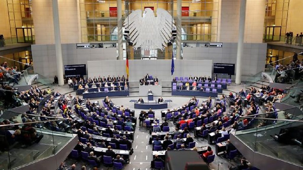 Η Bundestag αναμένεται να εγκρίνει πρόταση για την παράδοση βαρέων όπλων στην Ουκρανία