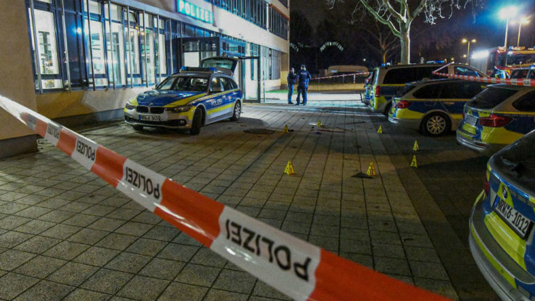 Γερμανία: Επίθεση με μαχαίρι κατά αστυνομικών-Νεκρός ο δράστης