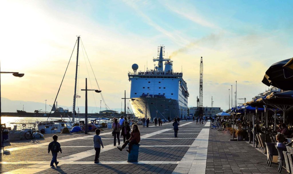 Θέσεις πρόσδεσης σκαφών και παραχώρηση χερσαίων χώρων στο λιμάνι της Καλαμάτας