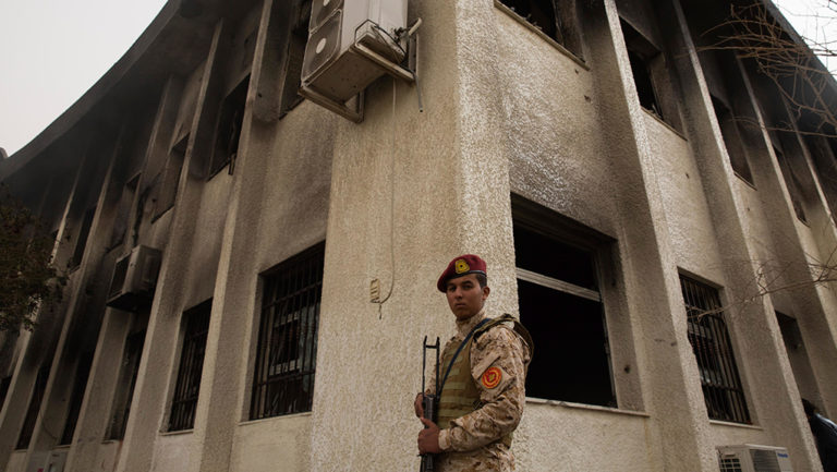 Λιβύη: Πολύνεκρη αεροπορική επιδρομή κατά στρατιωτικής σχολής στην Τρίπολη
