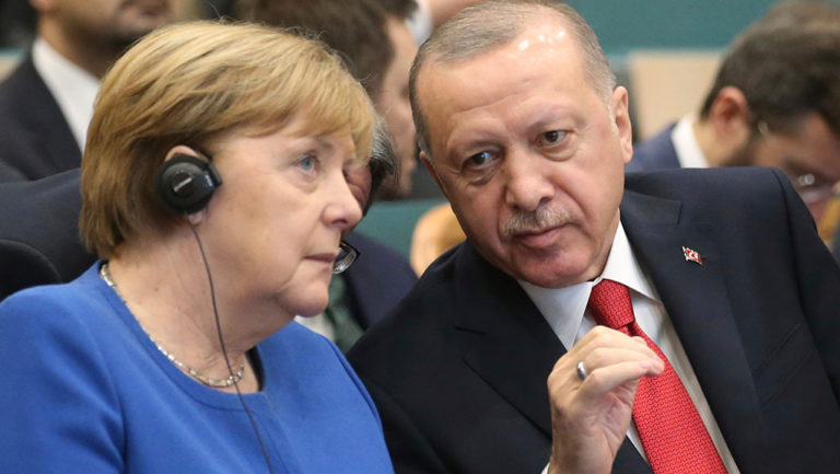Ερντογάν προς Μέρκελ: «Απαράδεκτο η εγωιστική και άδικη στάση της Ελλάδας να υποστηρίζεται από ορισμένες χώρες»