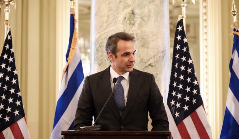 Εθνικά θέματα, επαφές στις ΗΠΑ, εκλογικός νόμος: Ο πρωθυπουργός ενημερώνει τους πολιτικούς αρχηγούς (video)