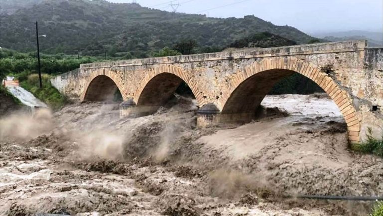 Αναμένονται ισχυρές βροχοπτώσεις και απαιτείται μεγάλη προσοχή