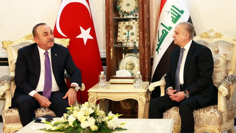 Στην Βαγδάτη ο Μ. Τσαβούσογλου: “Η Τουρκία θα βοηθήσει το Ιράκ”
