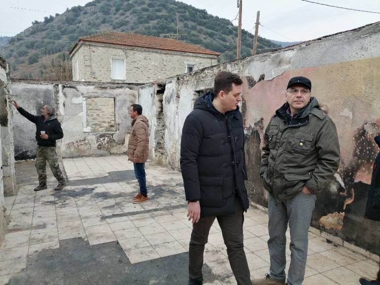 Κινητοποιούνται Δήμος  και κάτοικοι Τυρνάβου για να βοηθήσουν τον άτυχο συμπολίτη τους που κάηκε το σπίτι