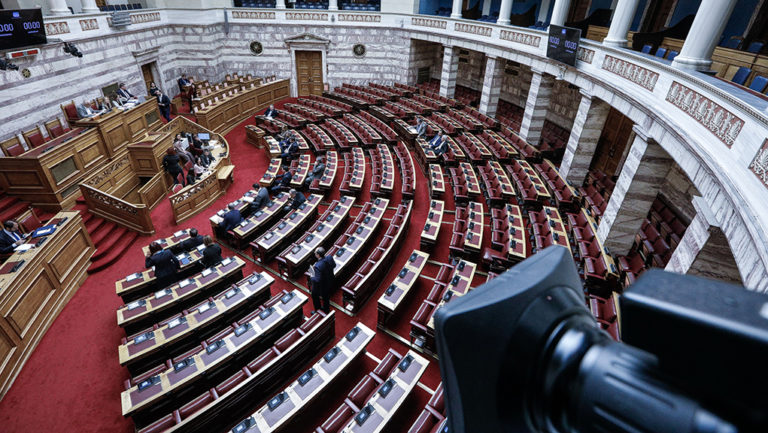 Στη Βουλή η διεύρυνση του κατηγορητηρίου για Παπαγγελόπουλο-Αύριο η ψηφοφορία (live)