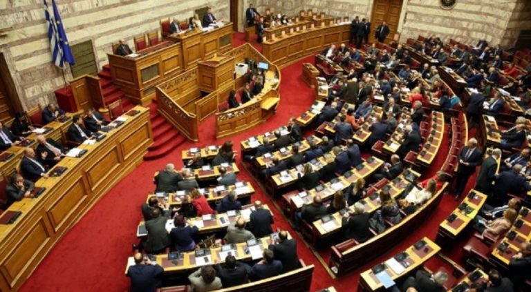 Δεκτή με 156 ψήφους η τροπολογία για αφαίρεση βαθμών αντί υποβιβασμού (video)