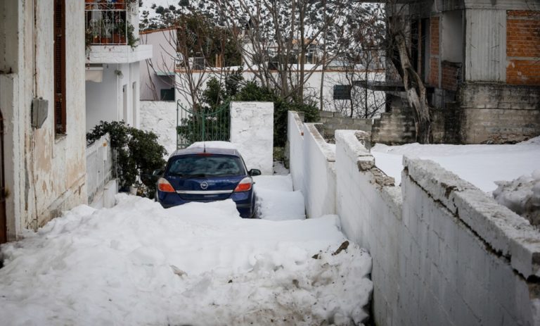 Επέλαση του “Ηφαιστίωνα”-Απαγορευτικό απόπλου-Ακυβέρνητο πλοίο στον Μαλέα-Πρόγνωση (video)