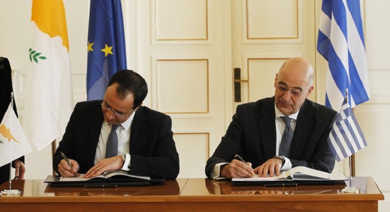 Μνημόνιο συνεργασίας Ελλάδας – Κύπρου υπέγραψαν Ν. Δένδιας-Ν.Χριστοδουλίδης