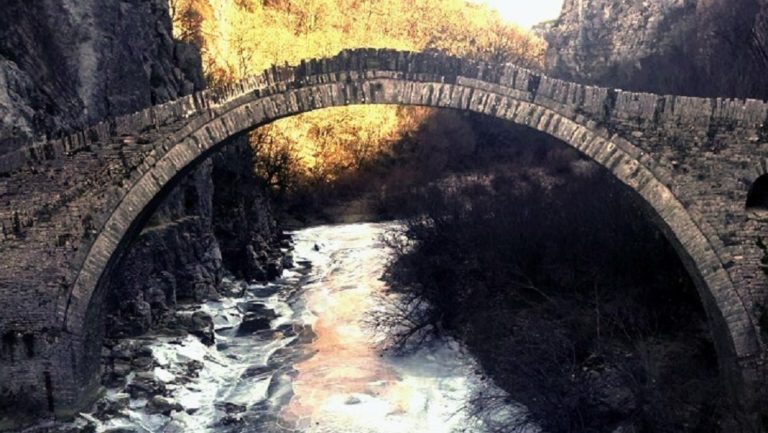 Πολικές θερμοκρασίες στην Ήπειρο- Λύγισαν ανεμογεννήτριες στην Κάρυστο (video)