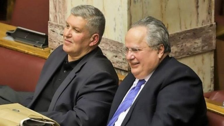 Ο Νίκος Κοτζιάς στην παρουσίαση του βιβλίου του Ι. Καραγιάννη, στα Ιωάννινα