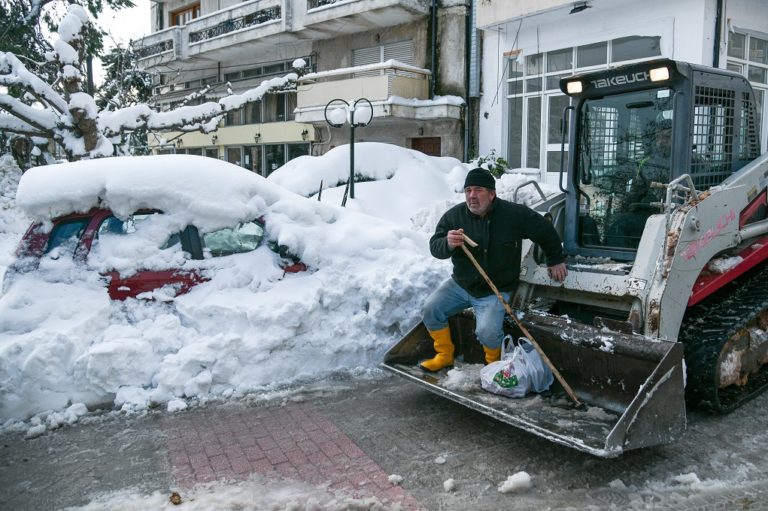 Αποχωρεί σταδιακά η κακοκαιρία «Ηφαιστίων» με σποραδικές βροχές και καταιγίδες (video)