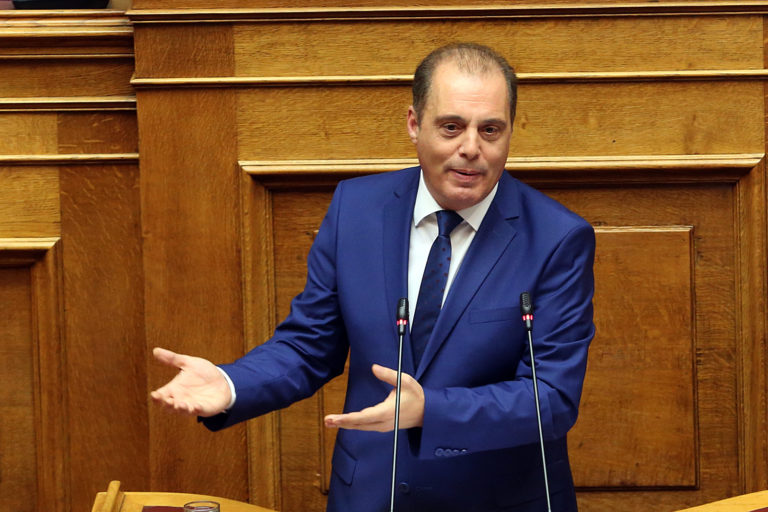 Κυρ. Βελόπουλος: Κυνηγάτε τους ξένους επενδυτές με το ντουφέκι και φορολογείτε τους Έλληνες