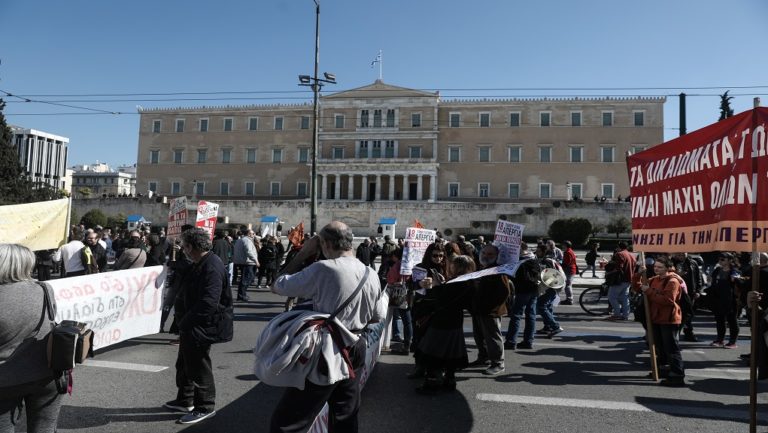 Ολοκληρώθηκαν οι συγκεντρώσεις ΑΔΕΔΥ, ΕΚΑ, ΠΟΕ-ΟΤΑ, ΠΑΜΕ-Ακινητοποιημένα τα ΜΜΕ