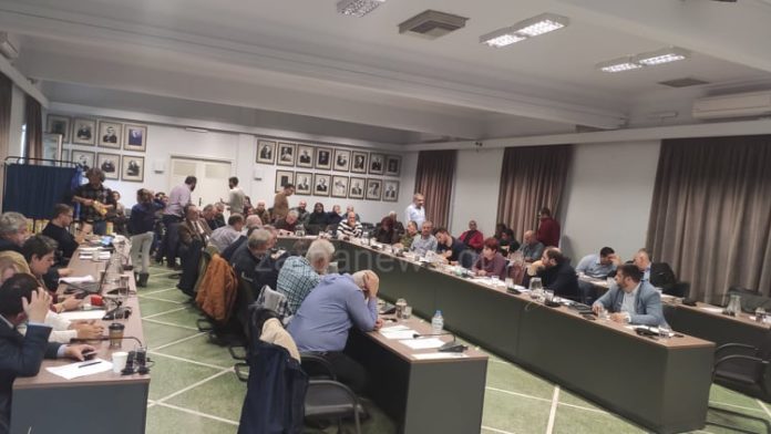Χανιά: Ψήφισμα καταδίκης της Χρυσής Αυγής από το Δημοτικό Συμβούλιο