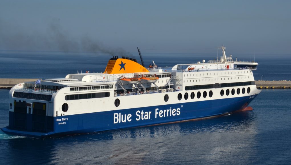 Έδεσε στο λιμάνι της Ρόδου το “Blue Star 2”