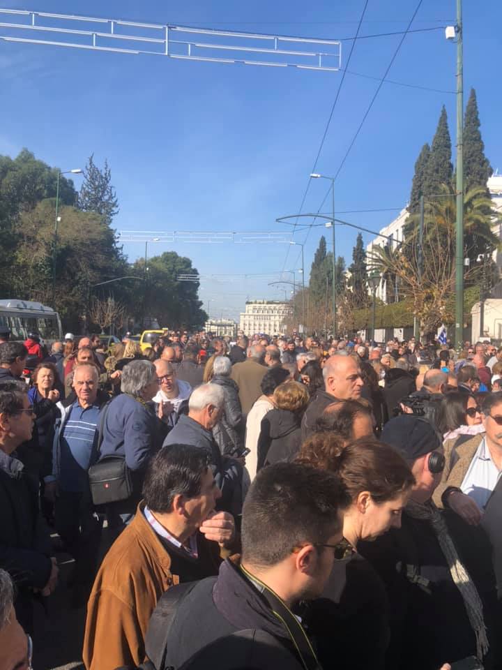 Χρυσαυγίτες και ακροδεξιοί προσπάθησαν να ενσωματωθούν στην κινητοποίηση των νησιωτών- Τους έδιωξε η συγκέντρωση