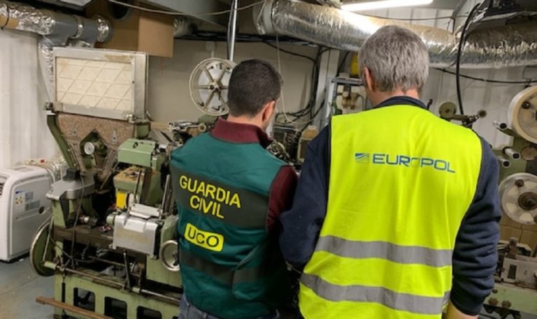 Europol:Υπόγειο εργαστήριο παράνομων τσιγάρων καταστράφηκε στην Ισπανία- Διάσωση έξι εργαζομένων (video)